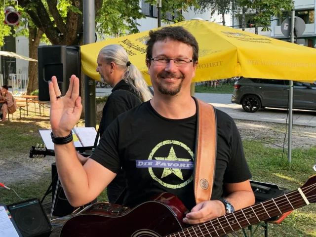 Was für ein sensationelles Sommer-Finale beim Bürgerfest der BBV ☀️👌🏼🥳 Top Stimmung auf dem Niederbronner Platz in FFB und lauter nette Leut‘ 🥰 Gerne wieder im nächsten Jahr… Servus und Baba!  #fürstenfeldbruck #austropop🇦🇹 #wolfgangambros #heimatsound #münchen #bbv_ffb_1